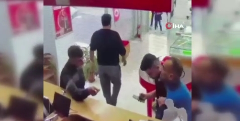 Çalınan telefonunun yerini uygulama ile tespit eden adam, hırsızı böyle dövdü
