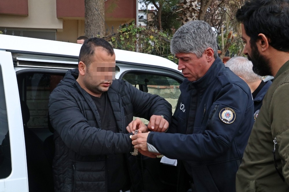 Çalıntı araçla polisten kaçtı, yakalanınca ‘kol saatimi cebime koyun’ dedi 