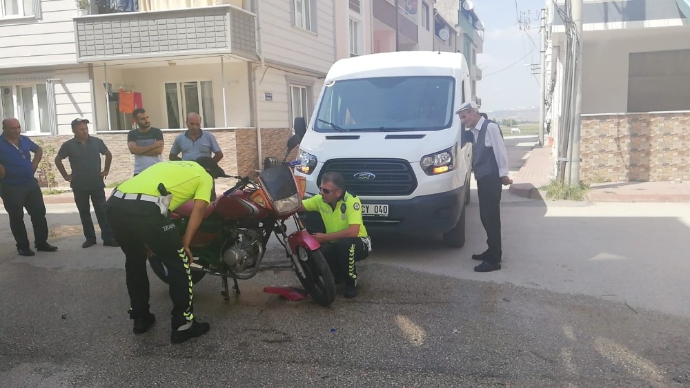 Çalıntı motosikletle kaza yaptı 
