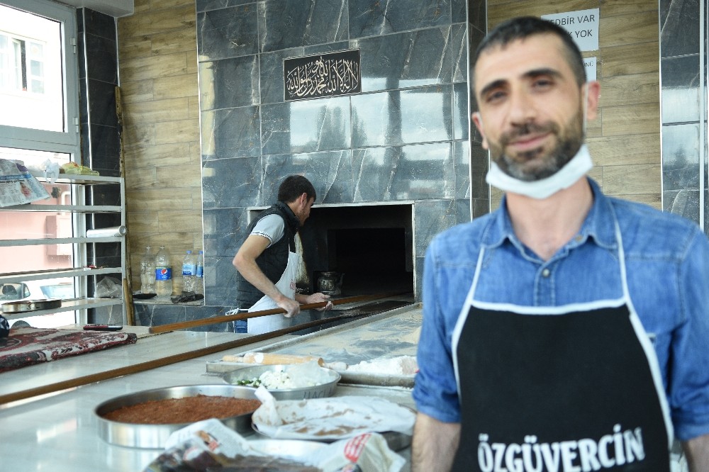 Çalışamayanlara bir aylık ekmek mahalle fırıncısından 