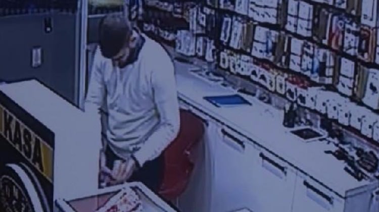 Çalıştığı dükkanı soyup kayıplara karıştı