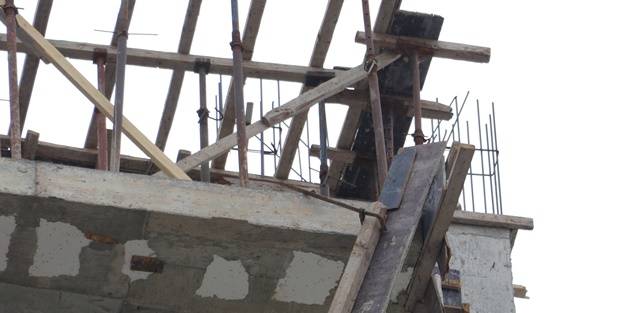 Çalıştığı inşaatta yüksekten düşen işçi hayatını kaybetti