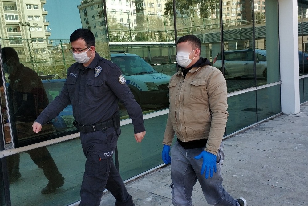 Çalıştığı iş yerinde patronlarını bıçakladı 
