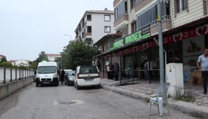 Çalıştığı marketi kan gölüne çevirdi! Eski eşini katledip intihar etti
