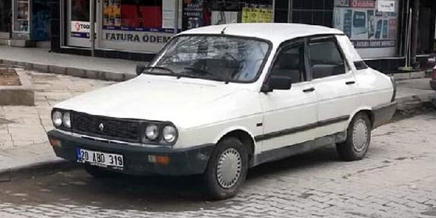Çalmaya çalıştığı otomobilde uyuya kalan şüpheliyi araç sahibi uyandırdı