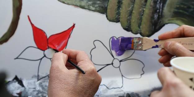 Cam atma kumbaraları renklendirildi