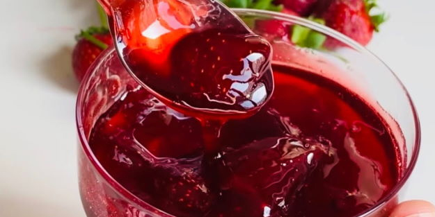 Cam gibi çilek reçeli yapmanın sırları! Sık sık yapılan tarif: yeniden deneyin! Bir anda, içinizi ferah olacak