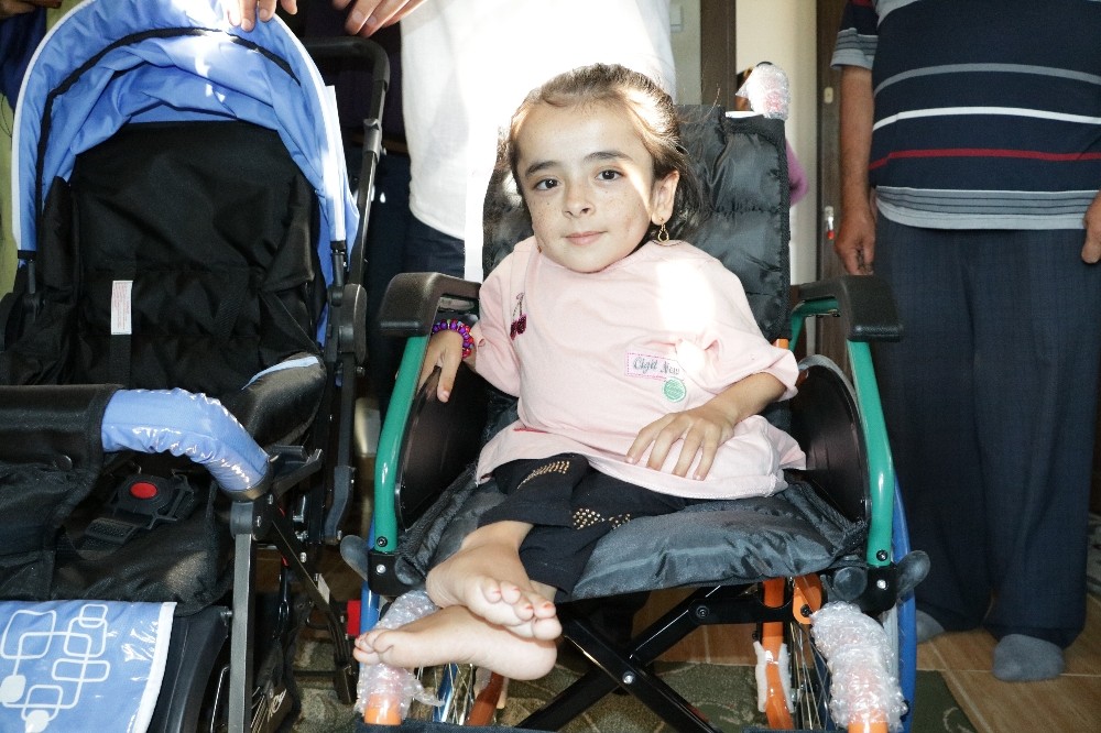 Cam kemik hastası kardeşlerin yüzü mavi kapakla güldü 
