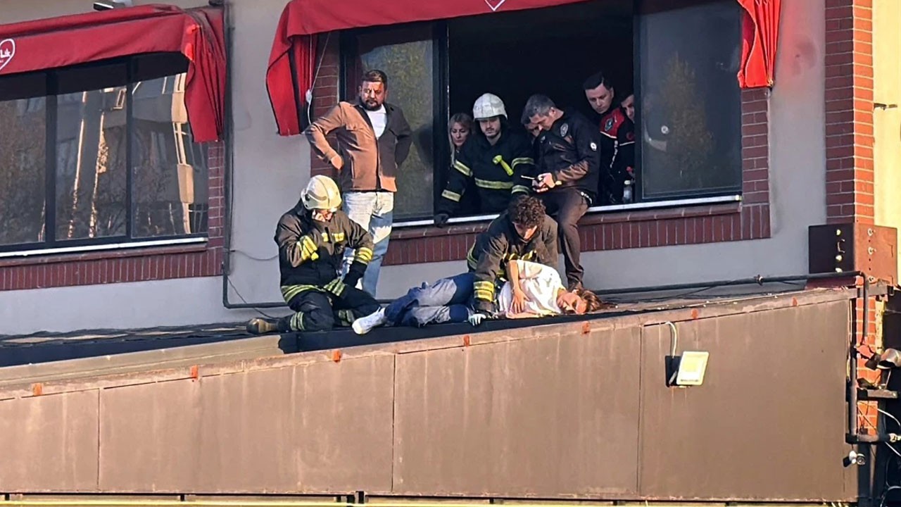 Cam kenarında otururken aşağı düştü, 2. kattaki teras hayatını kurtardı