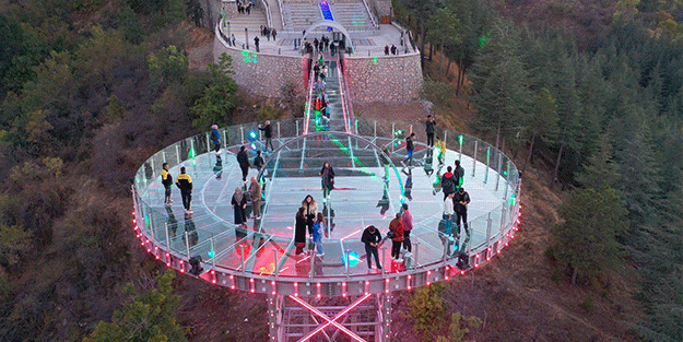 Cam Seyir Terası, 10 günde 75 bin ziyaretçi ağırladı