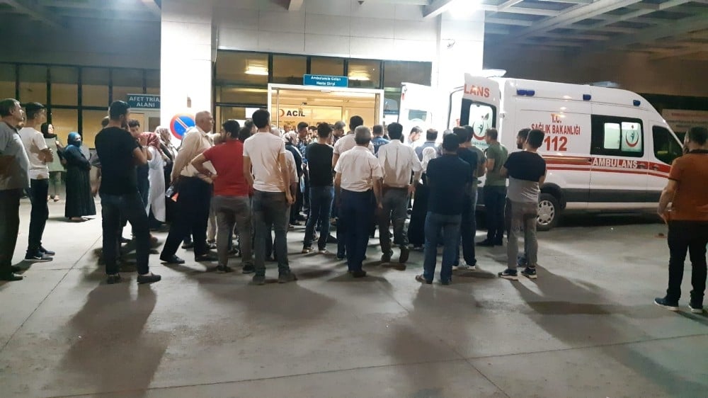 Cam silmek isterken 5. kattan düşen genç kız ağır yaralandı 