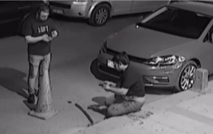 Çamaşır makinesi için kardeşini katletti! O anlar kamerada