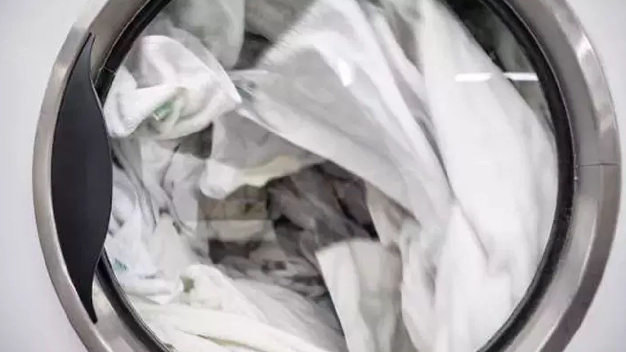 Çamaşır makinesi kullanırken ömrünü kısaltan belli hatalar: her gün yapıyoruz