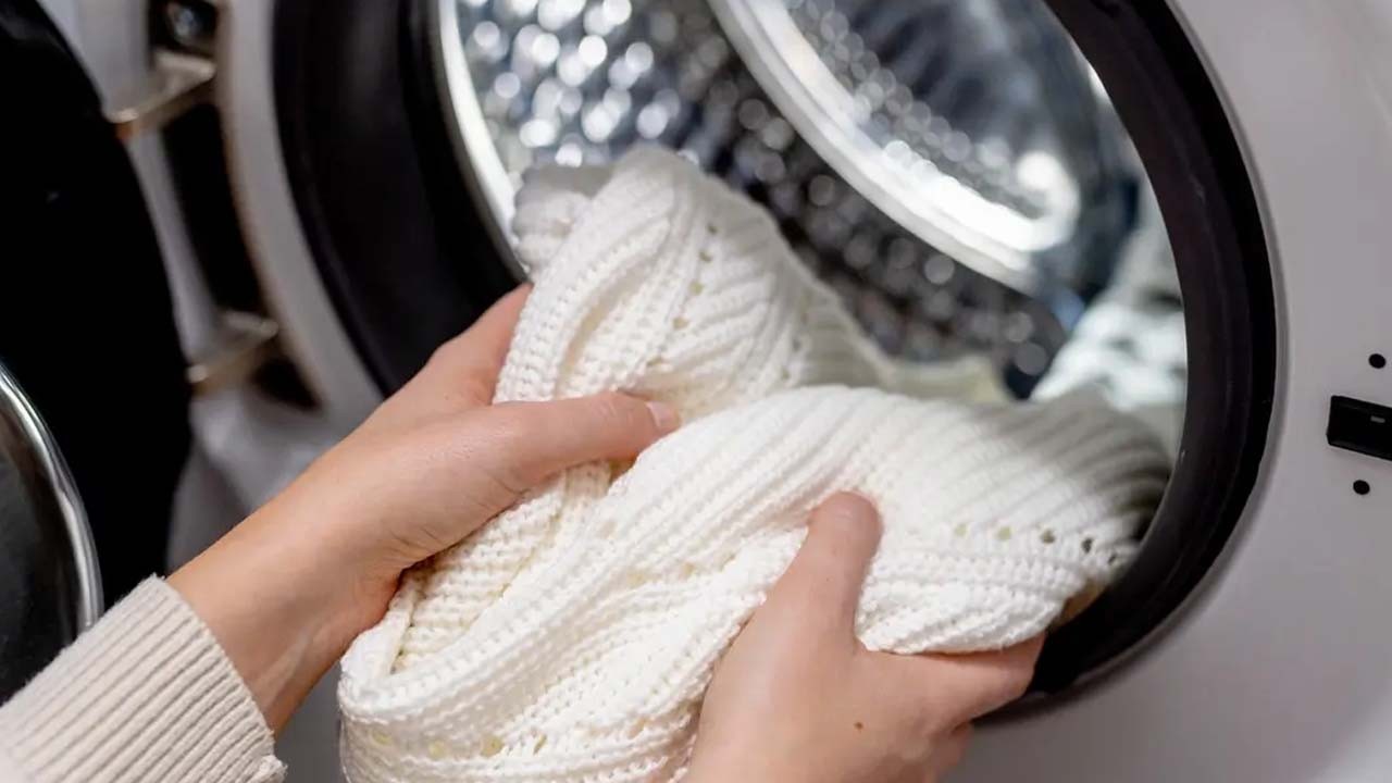 Çamaşır makinesine asla koymamanız gereken 9 ürün! Bunu sakın yapmayın: Cihaza ciddi zarar veriyor