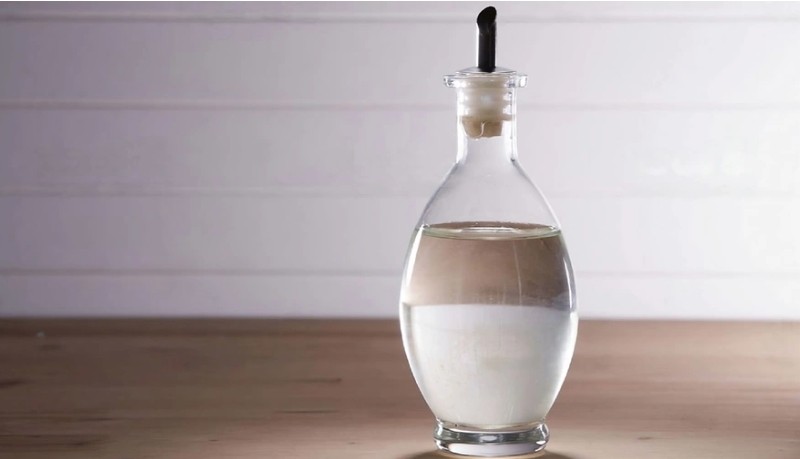 Çamaşır suyu lekesi kâbusunuz olmasın! Yalnızca 1 kaşığıyla kıyafetler ilk günkü formuna kavuşacak