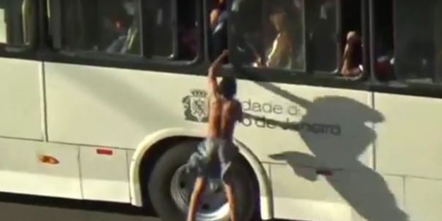 Camdan telefonu çaldı, kırılınca da...- VİDEO