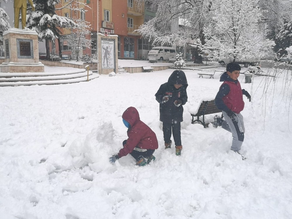 Çameli’de kar kalınlığı 10 cm’ye yaklaştı 
