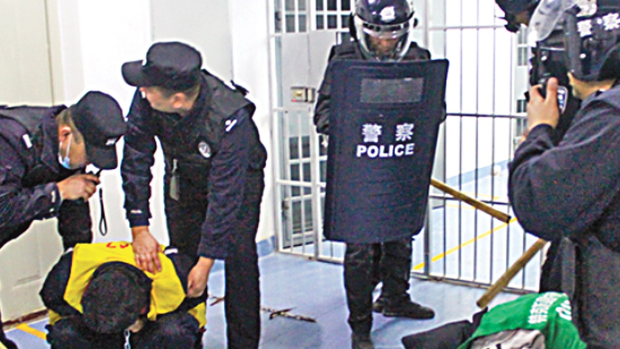 Cami avlusunda namaz kılmak yasak! Çin'de büyük kriz: Video ile oruç tutmama denetimi