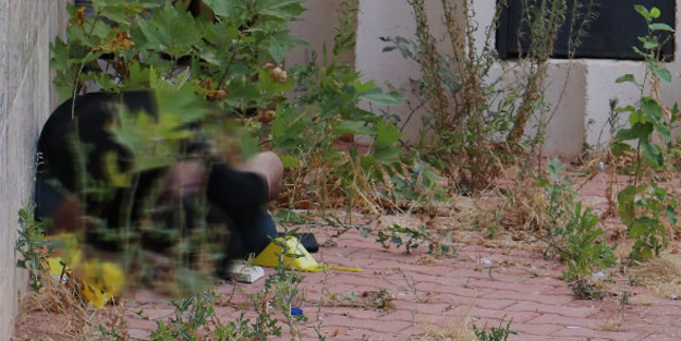 Cami avlusunda uyuşturucudan can verdi
