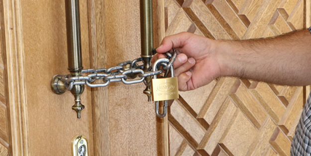 Cami cemaatinden hırsızlığa karşı zincirli çözüm