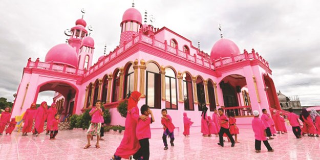 Cami de pembe cemaati de