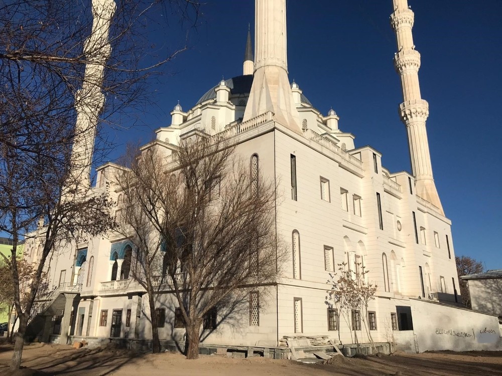 Cami duvarına yazılan çirkin yazıya tepki 