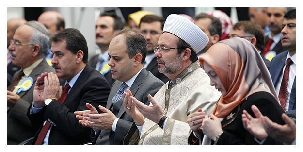 Cami, gençlerle güzel