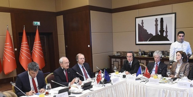 Mimarlar Odası bak! CHP'de Cami tablosu var
