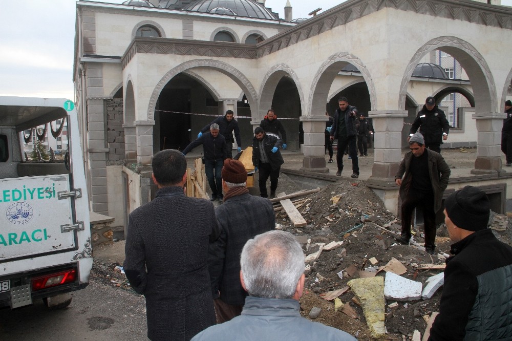 Cami inşaatında cansız bedeni bulunan şahsın, kesin ölümü otopsi sonrası belirlenecek 