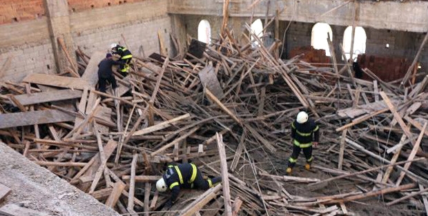 Cami inşaatında göçük meydana geldi!