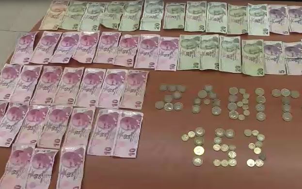 Cami önünde dileniyordu, yakalandı! 2 saatte topladığı para ‘pes’ dedirtti