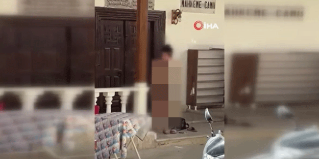 Cami önünde rezalet! Sapık kadın bir anda soyundu