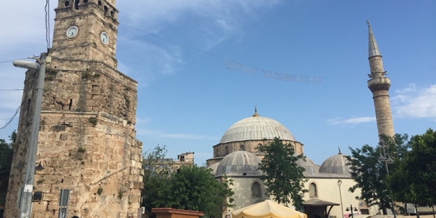 Cami restorasyonunda şaşırtan gelişme: Sıvanın altından altın çıktı!