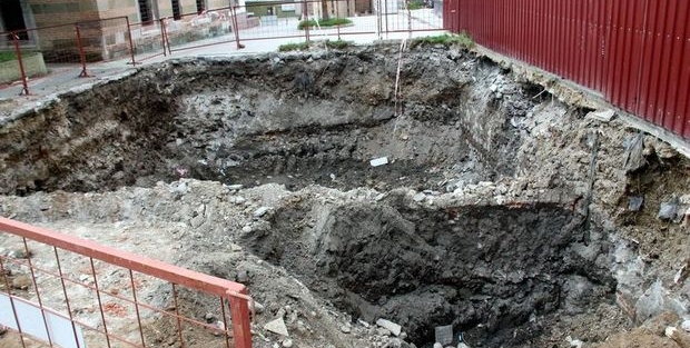 Cami tuvaleti inşaatında tarihi duvar bulundu