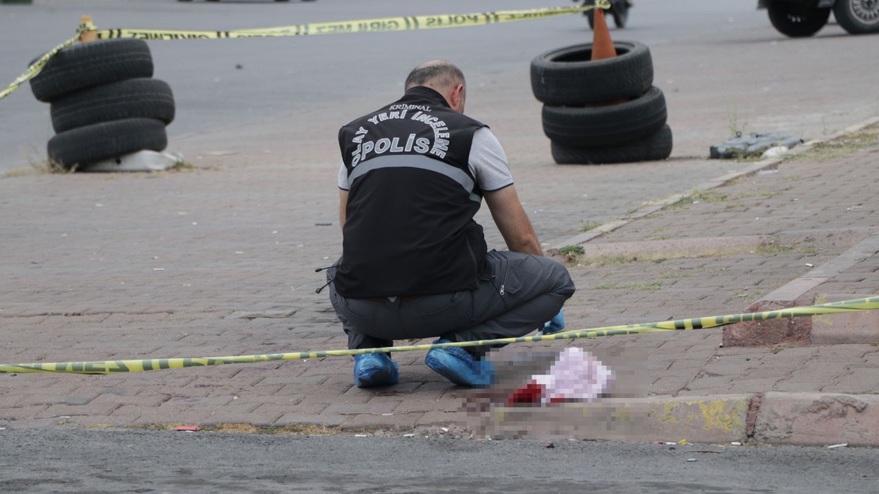 Cami tuvaletinde bıçaklı kavga: 1 yaralı