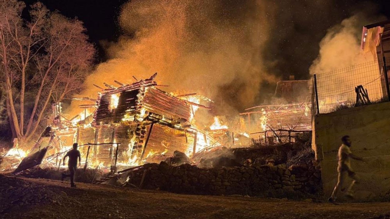 Cami ve ev küle döndü