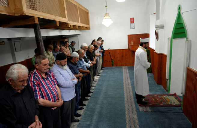 Cami yarım kalınca namazı kilisede kılmaya başladılar