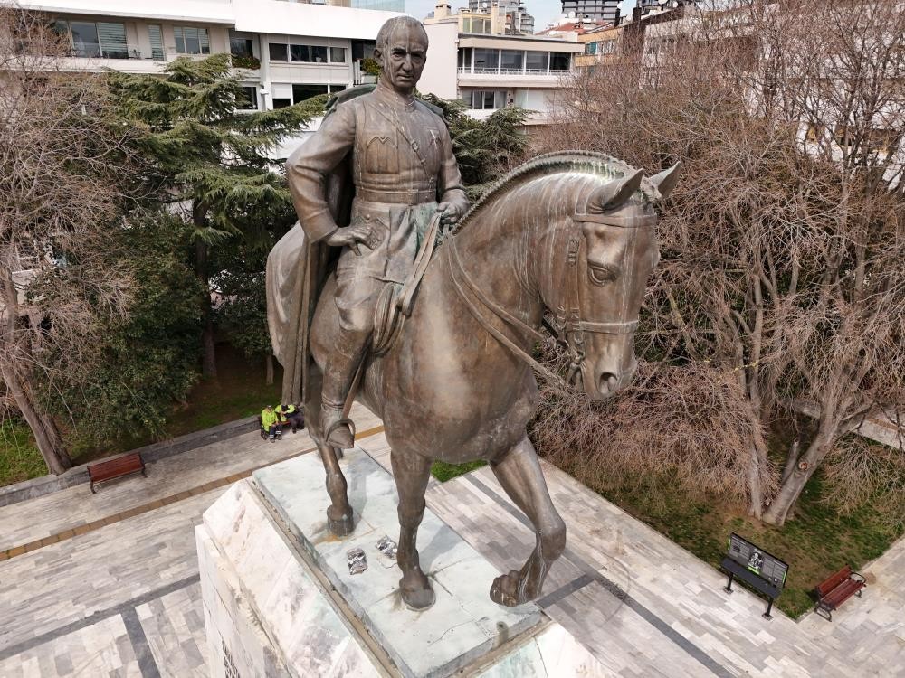 Cami yerine put dikildi! Sultan Abdülaziz’in emanetinin üzerine İnönü heykeli
