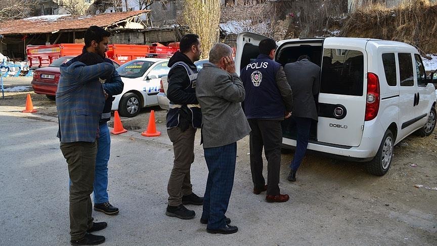 Camide abdest alırken 5 bin lirasını kaptırdı