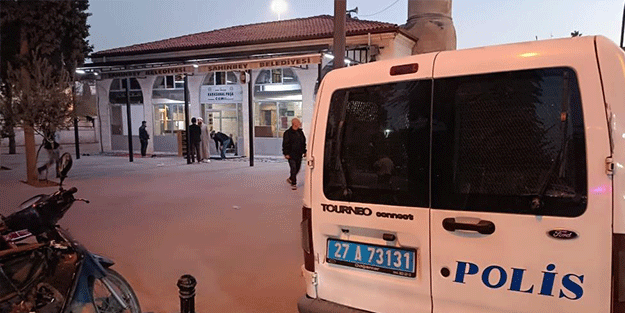 Camide alçaklık! Önce dine sövdü sonra imamı bıçakladı