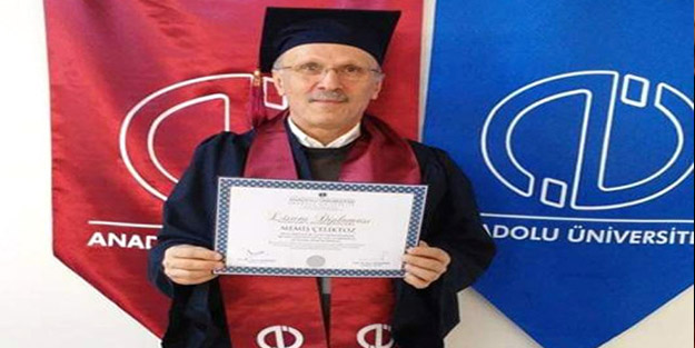 Camide ezan okurken hayatını kaybetti