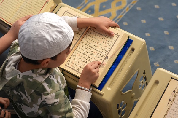 Camide gönüllere dokunan görüntüler! ‘Anne çocuk el ele haydi mukabeleye’
