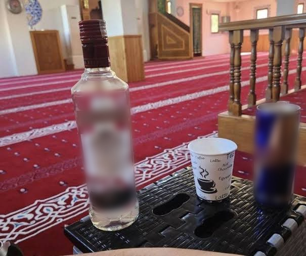 Camide içkiyle fotoğraf paylaşmıştı! O ahlaksızın cezası kesildi