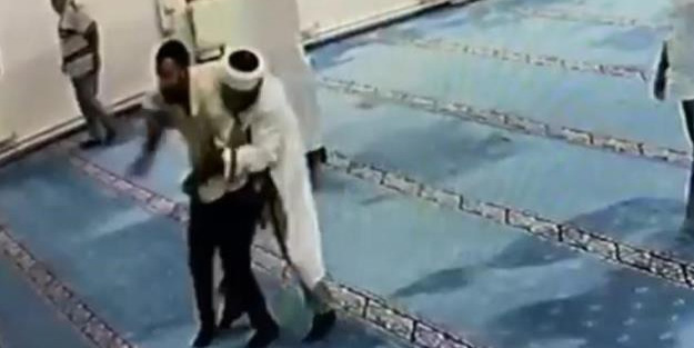 Camide kendini kesmeye çalıştı! Bakın neden