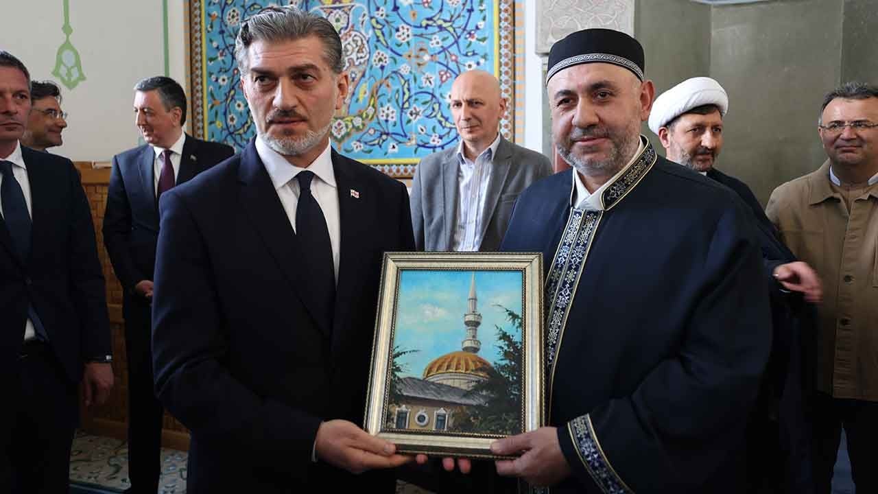 Camide Müslümanların bayramını kutlayan Gürcistan lideri Kavelaşvili'den Türkiye mesajı