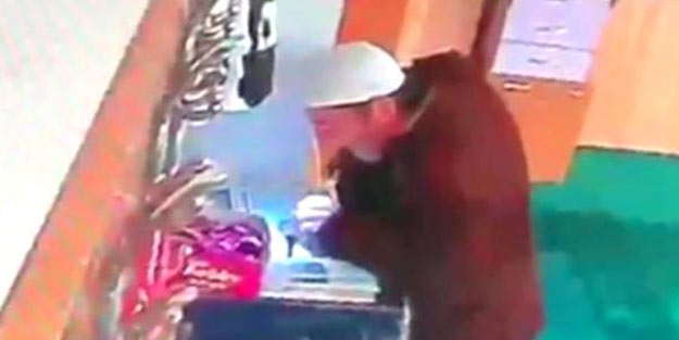 Camide pes dedirten olay! İmam ve müezzin yakaladı