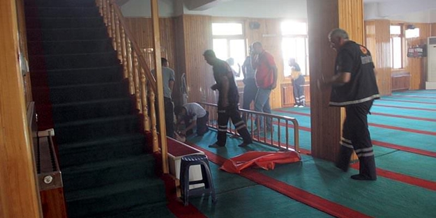 Camide soyundu ve...