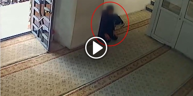 Camide telefon hırsızlığı kamerada