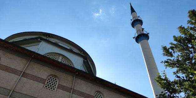 Camideki büyük rezillik sonrası imam konuştu: Hoş bir şey değil