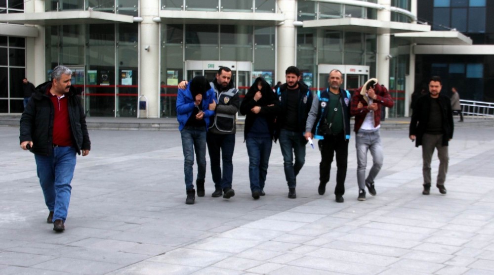 Camideki çelik kasa hırsızları yakalandı 